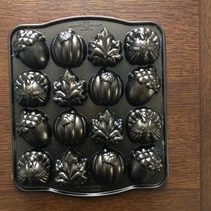 Nordic Ware Autumn Cakelet Pan